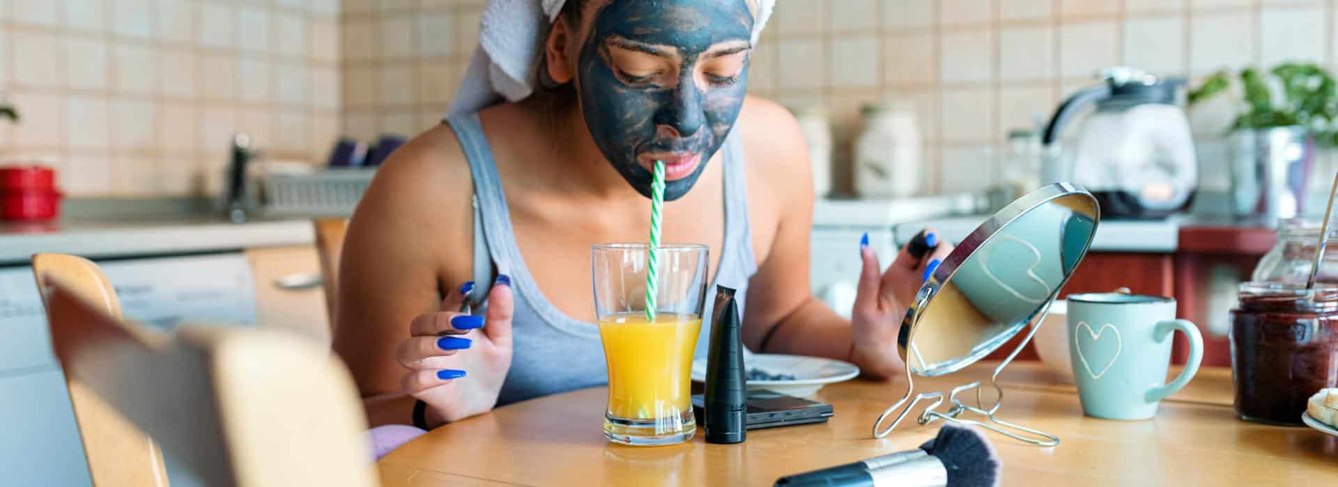 Woman in facemask doing all the things | My Morning Routine Detox | Shine Body & Bath Chakra Soap | Blog